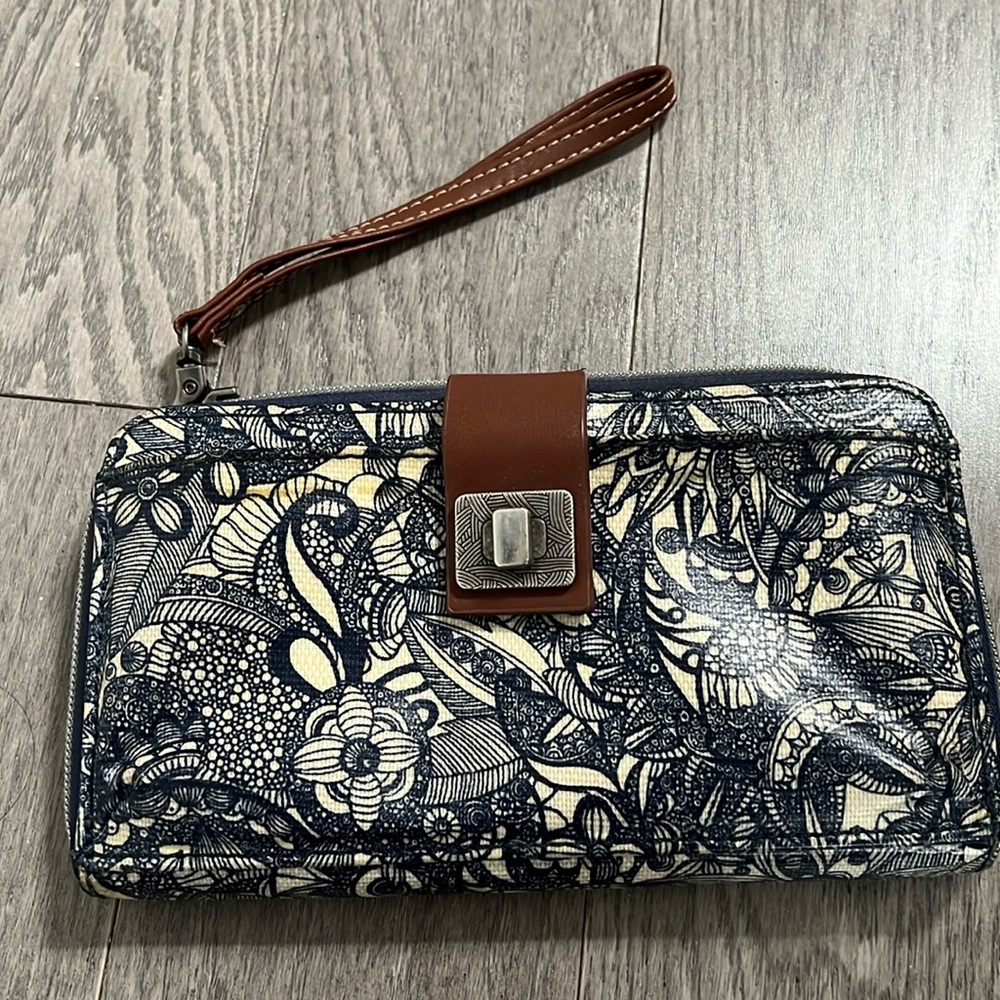 Sakroots Large Smartphone Wristlet Purse Artist print in Blue and White.